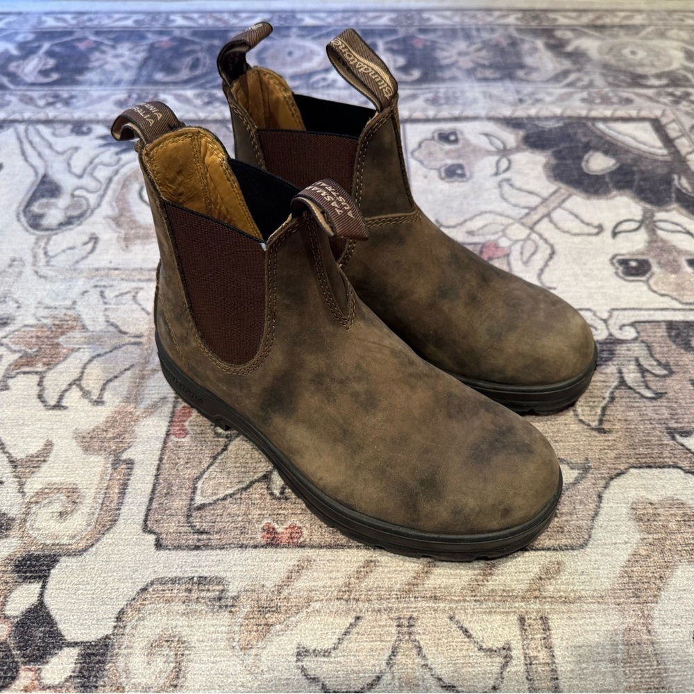 BLUNDSTONE - NO INSOLES - Size 4 AUS / Women’s 7 US / Men’s 5 US